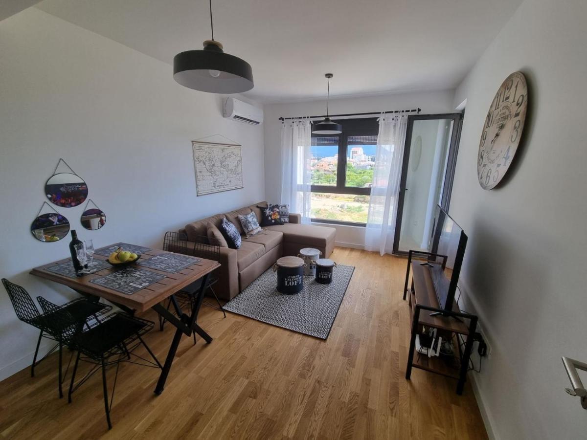 Apartman JaVi Apartment Bar Bagian luar foto